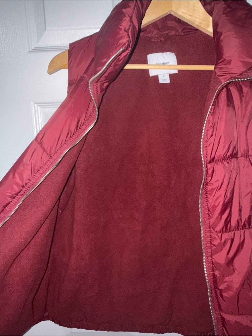Old Navy Women’s Medium Burgundy Fleece Lined Puffer Vest Full Zip Maroon - Picture 6 of 6